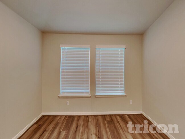 Building Photo - 13618 Paxton Blvd