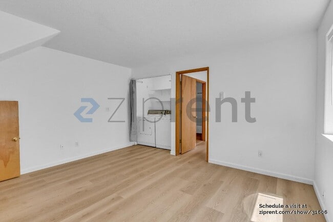 Building Photo - 1526 NE 68th Ave