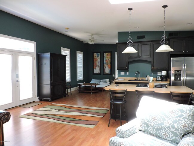 Foto del edificio - 2155 Bonnycastle Ave