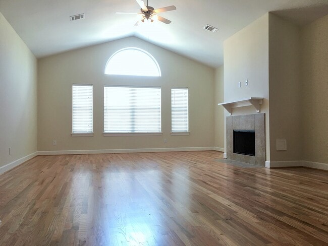 Building Photo - 3618 Main Plaza Dr