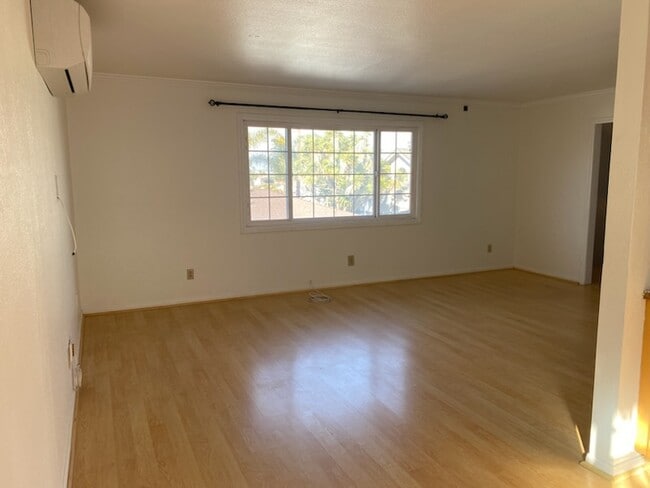 1st floor bedroom - 1810 Marshallfield Ln