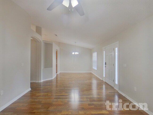 Building Photo - 609 White Oak Way