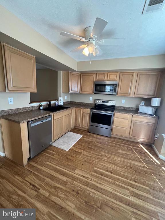 Building Photo - 1420 Popes Creek Dr