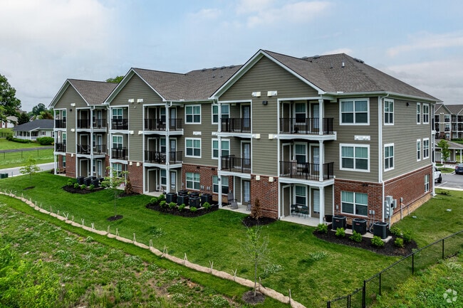 Building Exterior - Ironwood Apartments