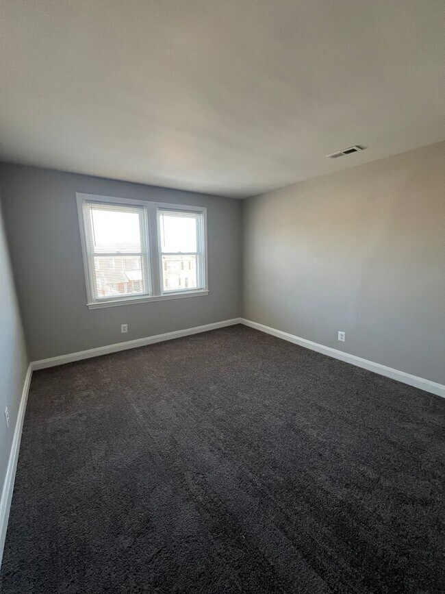 Building Photo - 3611 Ravenwood Ave