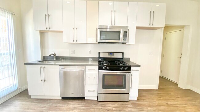 Foto del edificio - 3192 W 7th St