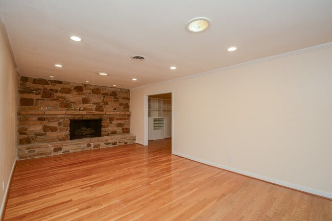 Building Photo - 3018 Conway St