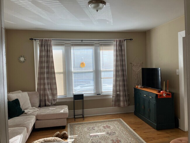 LR - 1726 N Pulaski St