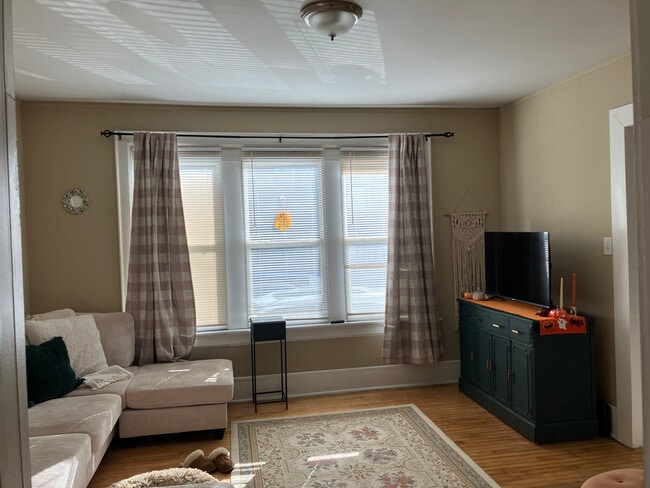 LR - 1726 N Pulaski St