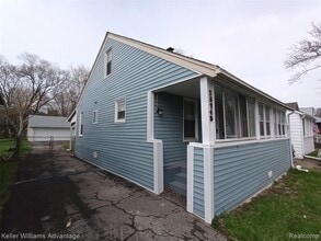 Building Photo - 15345 Sumner