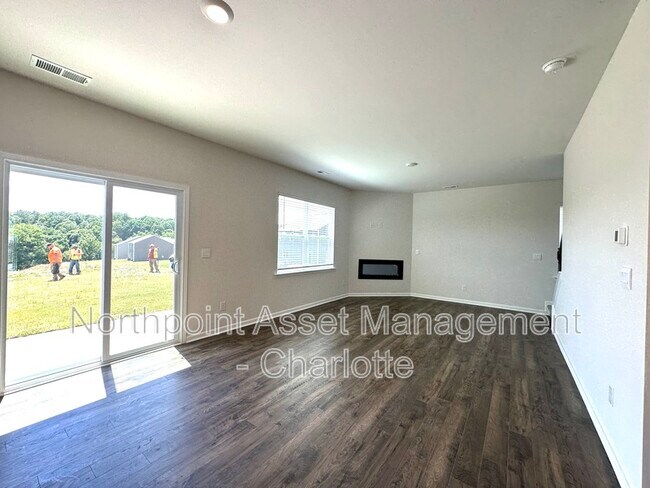 Building Photo - 3504 Hackberry Blvd