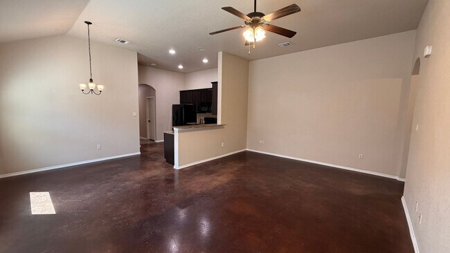 Foto del edificio - 3/2/2 / Fridge & BBQ Pit Included / Stained Concrete Floors / No Carpet / Patio w Ceiling Fan / CISD