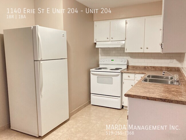 Photo du bâtiment - SPACIOUS 1 BEDROOM/1BATH UNIT WITH BALCONY...
