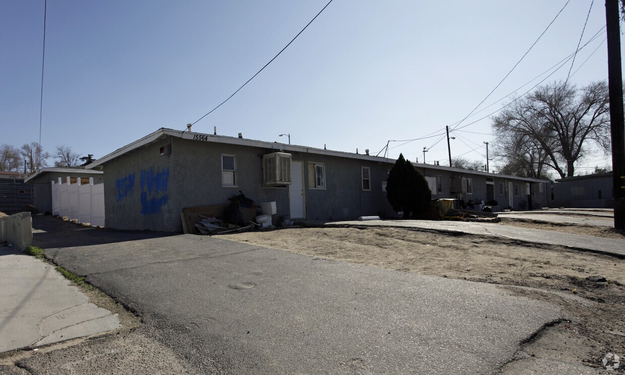 Primary Photo - 15564 Hesperia Rd