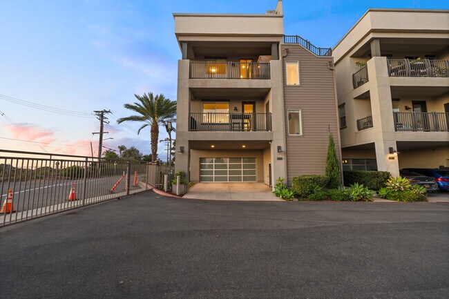 Foto del edificio - 1068 Hampton Dr