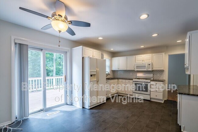 Foto del edificio - 4764 Springbrook Dr