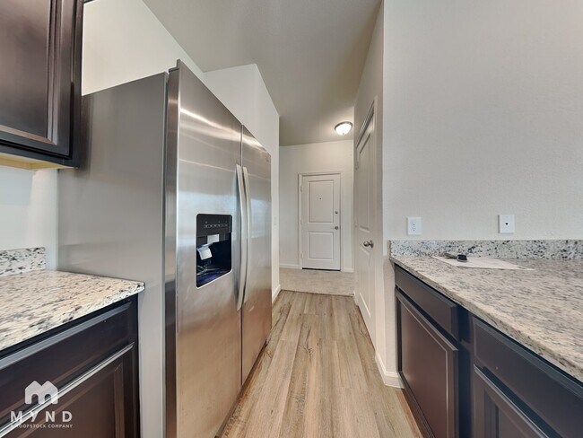 Foto del edificio - 1056 Banyon Tree Ln