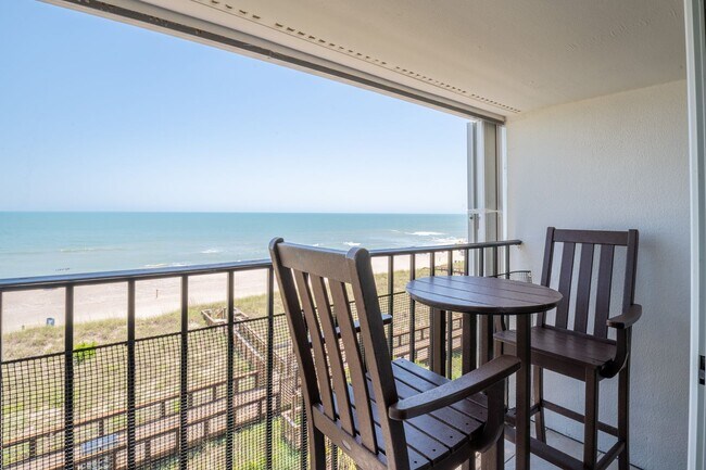 Foto del edificio - PERFECT "WORK FROM HOME" OFF-SEASON LOCATION