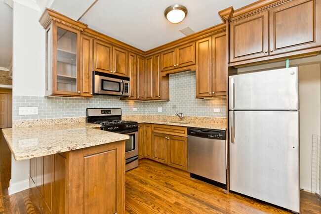 Building Photo - 4836 N Paulina St