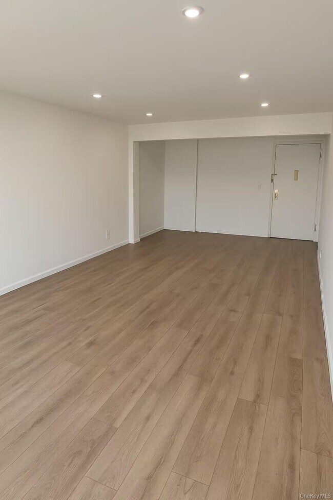 Foto del edificio - 74-02 43rd Ave