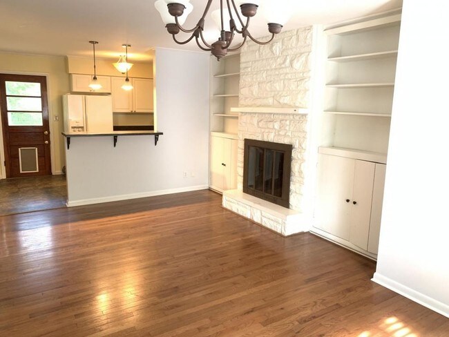 Building Photo - 202 S Orchard Dr