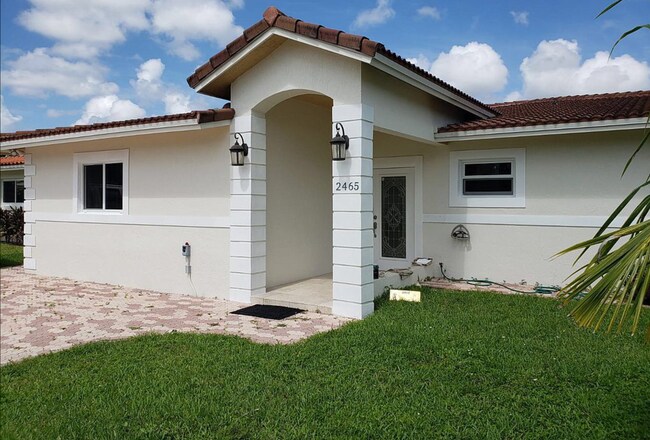 Foto del edificio - 2465 NE 209th Ter