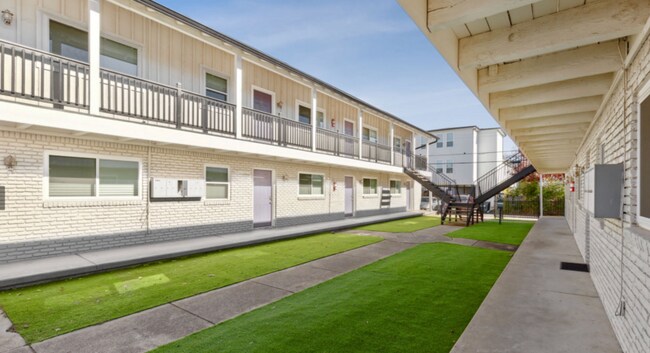Building Photo - 3123 S University Dr