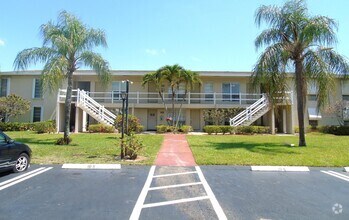 Building Photo - 309 Circle Dr S