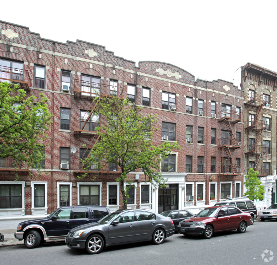 Primary Photo - Lincoln Court
