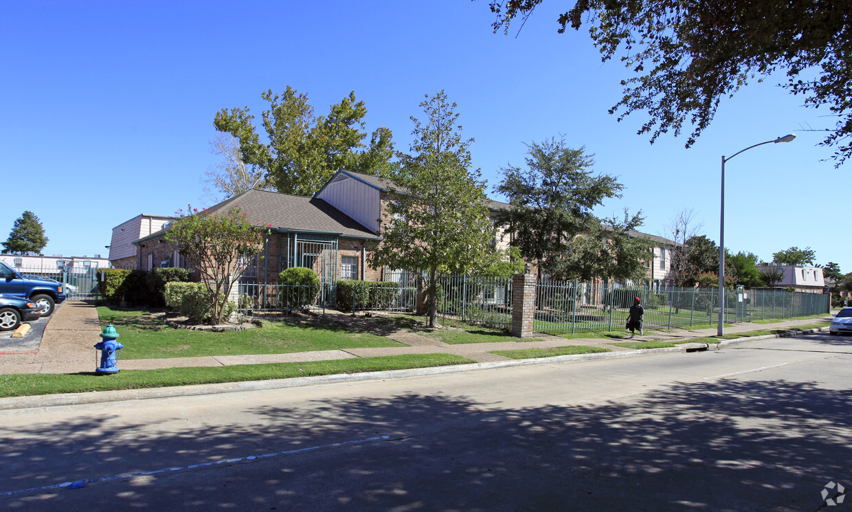 Primary Photo - Happy Village Apartments