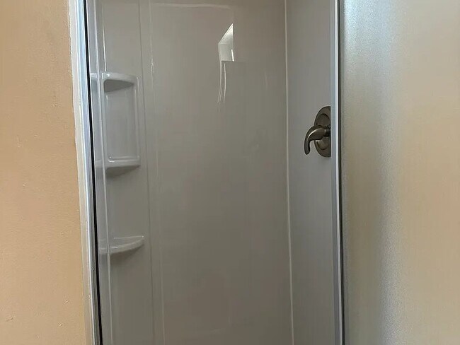 Building Photo - 352 Clela Ave