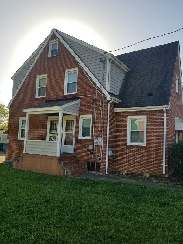 Building Photo - 3113 Roundhill Ave NW