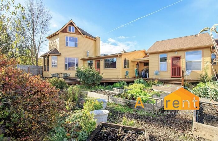 Foto principal - Amazing Fully Renovated Custom Furnished H...