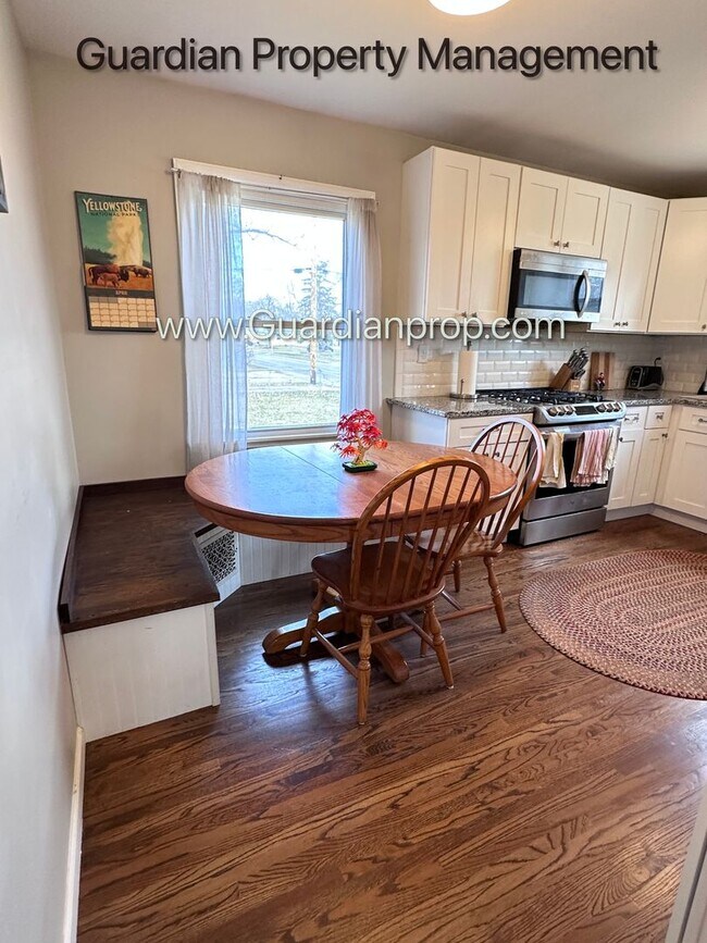 Foto del edificio - St Louis Park Single Family Home, Fenced In yard, Washer/Dryer, 1 Car Garage
