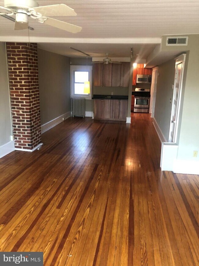 Building Photo - 221a Kings Hwy E