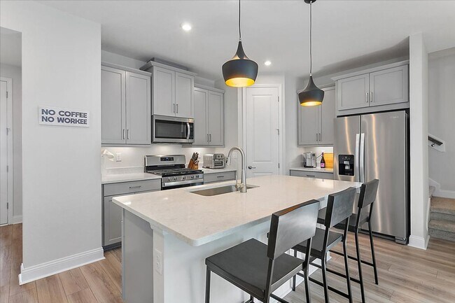 Foto del edificio - NEW Luxury Townhome!