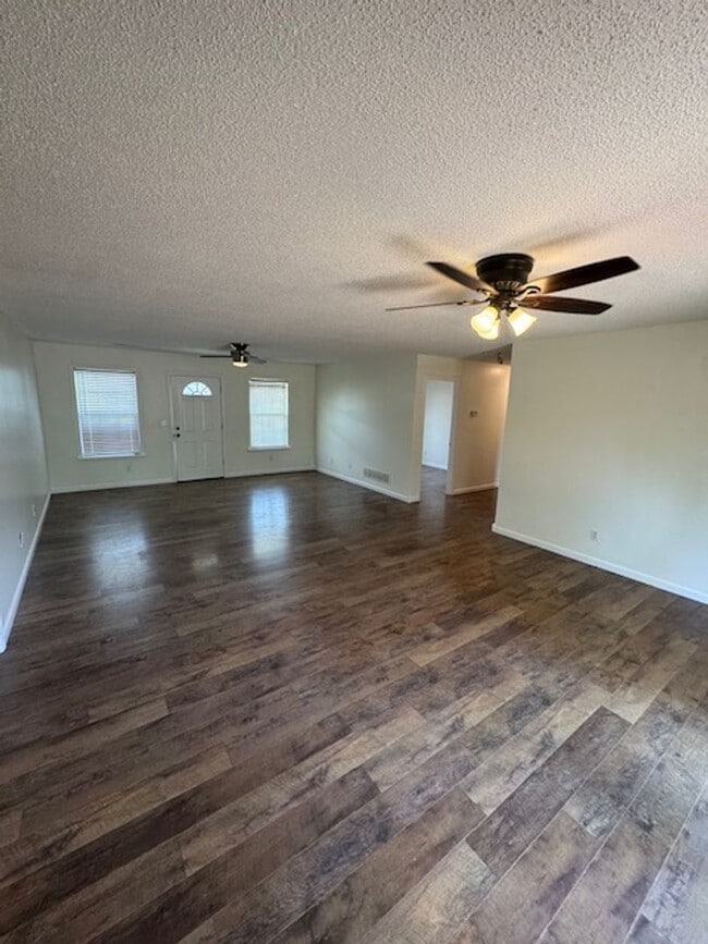 Building Photo - 394 Valley View Dr