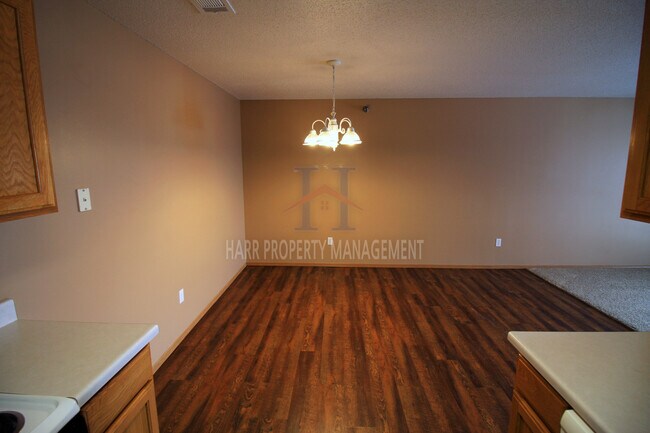 Foto del edificio - 4512 E 42nd St