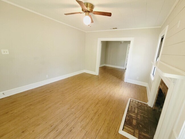 Foto del edificio - 526 N Adams St