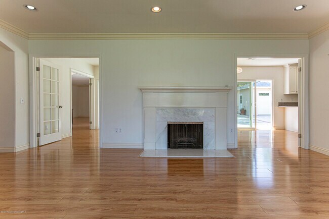 Building Photo - 4463 Chevy Chase Dr