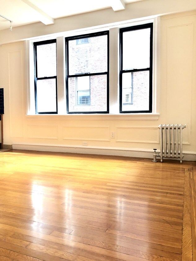 Primary Photo - 330 W 55th St