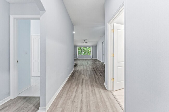 Foto del edificio - 6125 Gannetwood Pl
