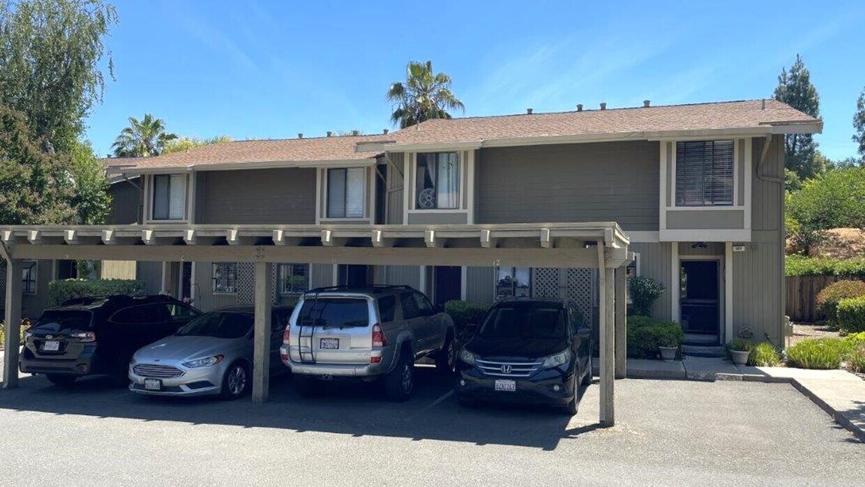 Primary Photo - Martinez Beautiful 2 bedroom 1.5 bath unit...