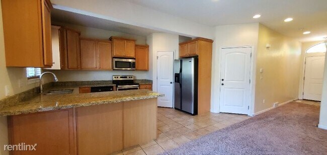 Building Photo - 4 br, 4 bath Townhome - 251 E Ailee Ln.