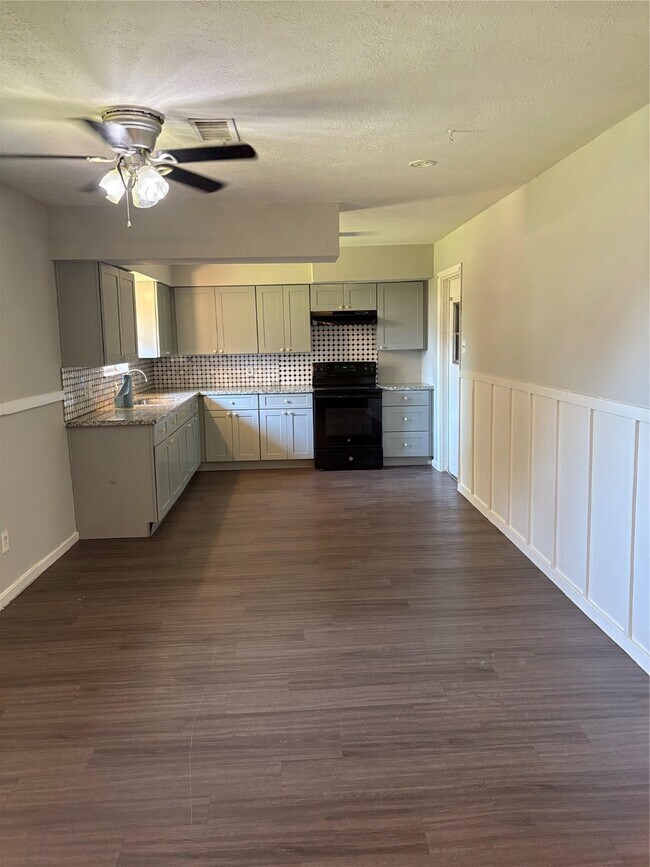 Foto del edificio - 5114 Madden Rd