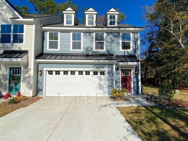 Primary Photo - 401 Grand Palm Ln