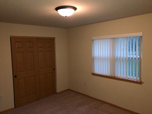 Building Photo - 2519 Parkfield Dr, West Bend, WI 53090