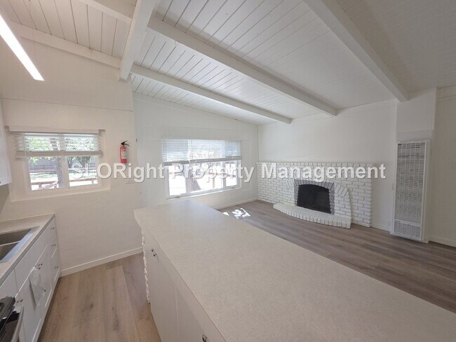 Foto del edificio - AVAILABLE NOW -  1 bed, 1 bath renovated unit in Santa Margarita
