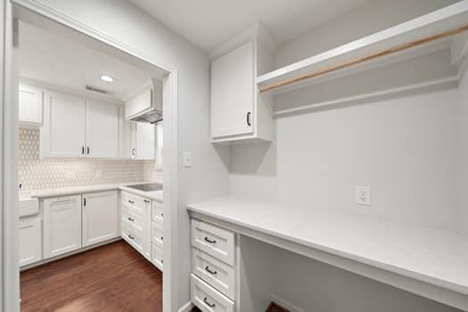 Building Photo - 201 Vanderpool Ln