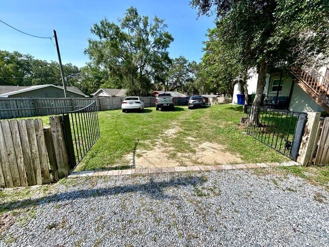 Foto del edificio - 8110 N 19th St